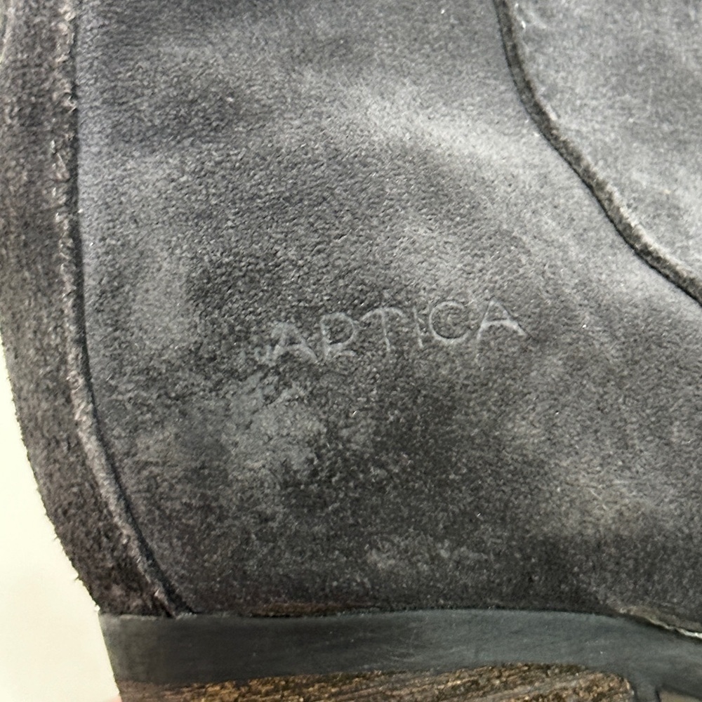 ARTICA Suede Leather Slouchy Heeled Boots - Picture 12 of 15